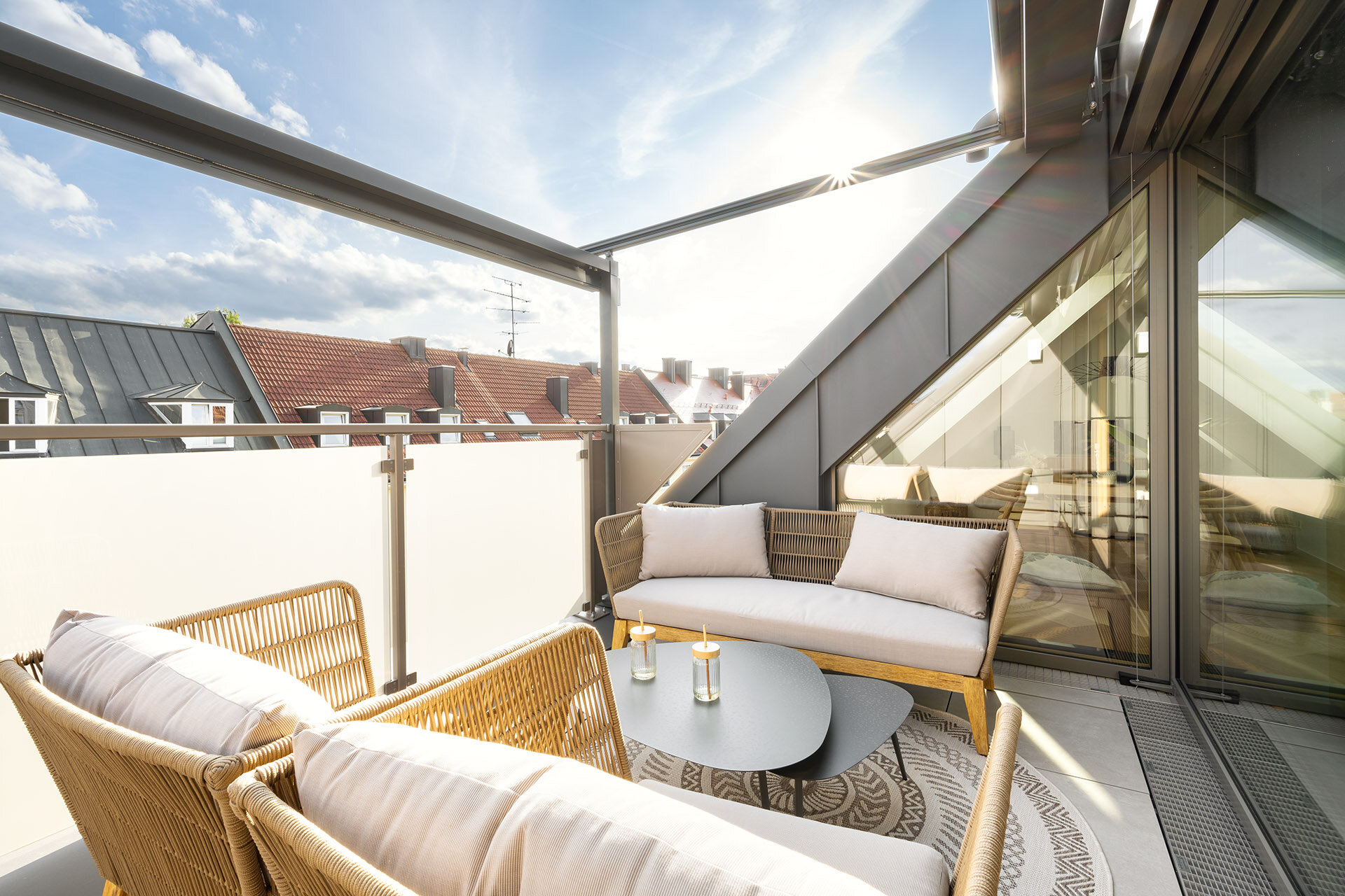 Dachgeschoss Balkon mit Loungemöbeln