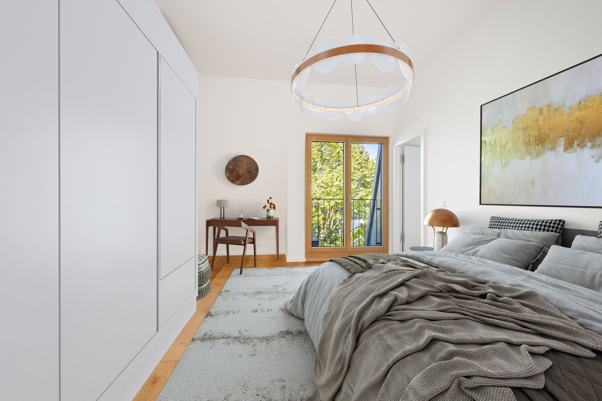 Helles modernes Schlafzimmer mit Doppelbett und Schrankwand, sowie kleinem Schminktisch neben dem bodentiefen Fenster.