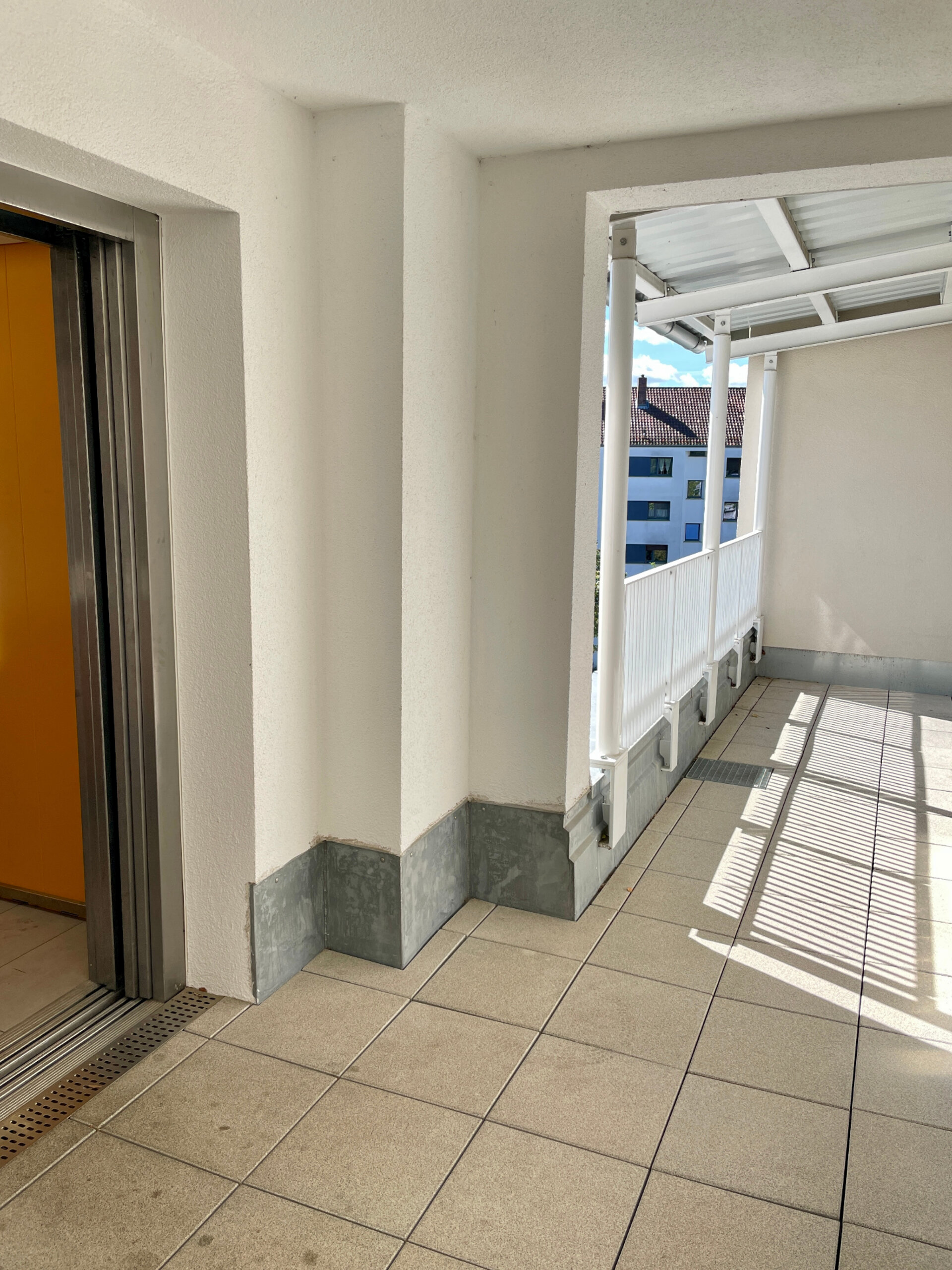 Aufzug und Laubengang  | © Dawonia