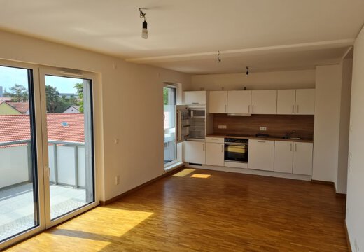 Wohnzimmer mit offener Küche | © Dawonia